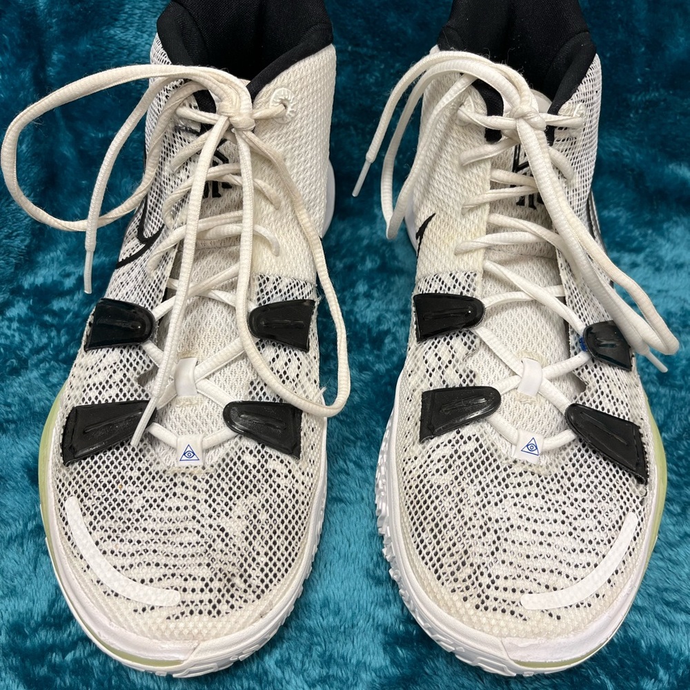 Nike Kyrie Irving Brooklyn Beats